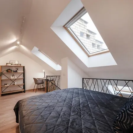 Butas-loftas Mieste, Lägenhet *